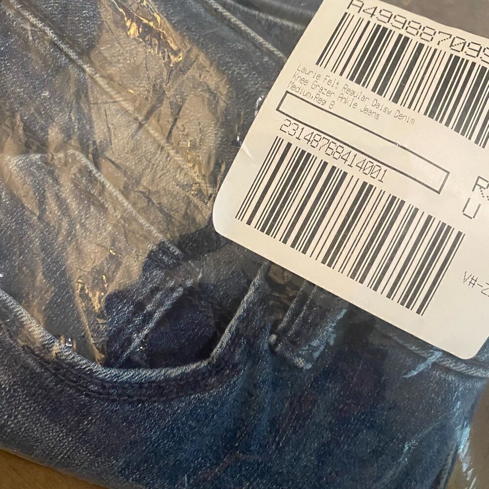 New Laurie Felt Daisy Denim Knee Grazer Jean Shorts Sz 8 - Picture 5 of 6